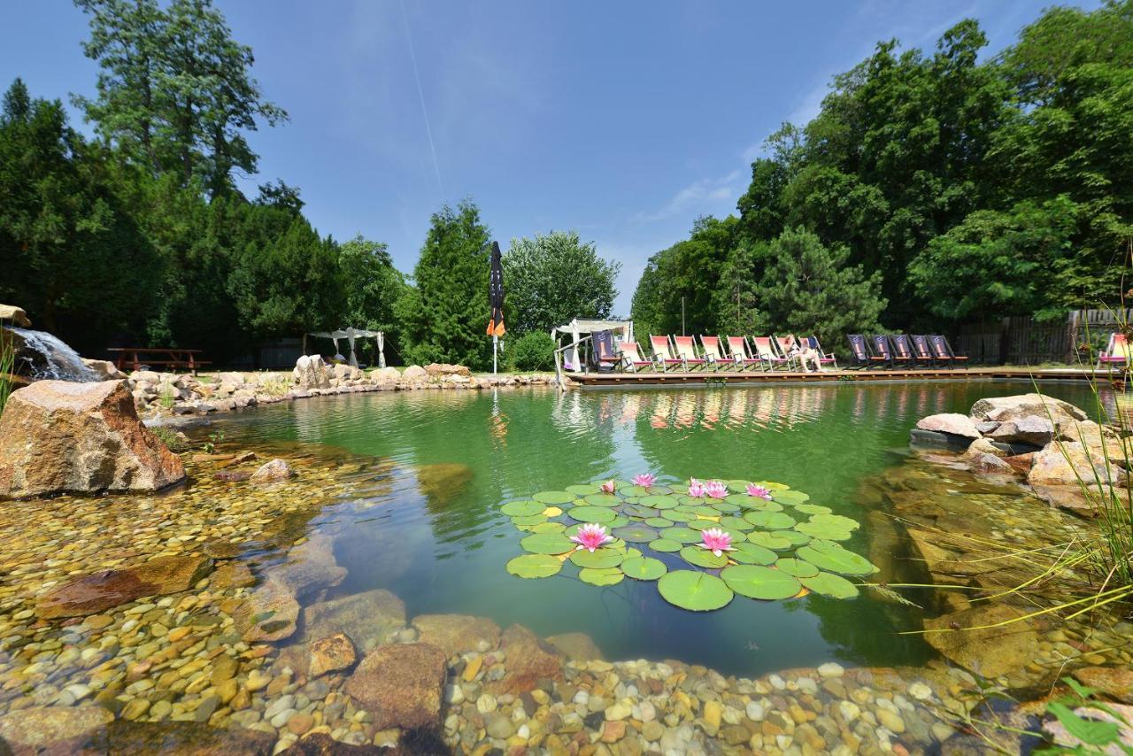 Chateau Garden Retreat Hotel Loučeň